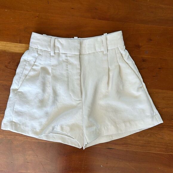 Wilfred Pants - Aritzia Wilfred beige pleated shorts